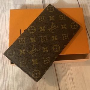 Authentic Luis Vuitton monogram Bifold long wallet